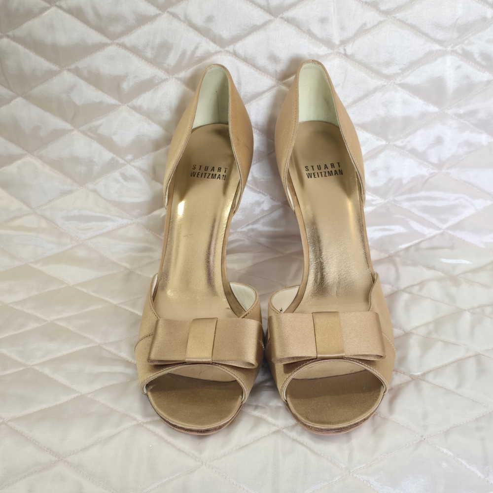 Stuart Weitzman Satin Peep-Toe Pumps with Bow in Gold